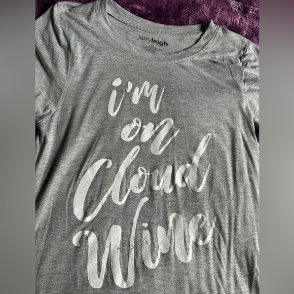 ❌SOLD❌ CLOUD WINE TOP - Picture 2 of 3